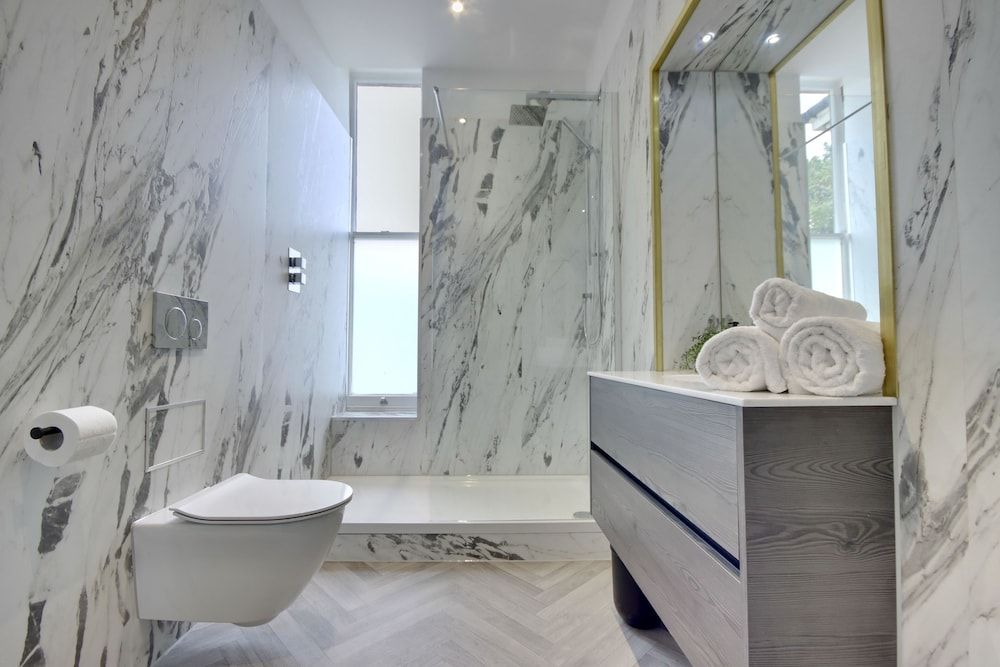 Orange Grove Hotel & Gardens Luxury Room 2