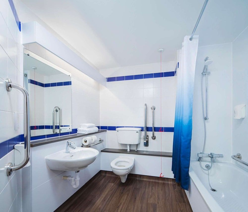 undefined Travelodge Bristol Central 10