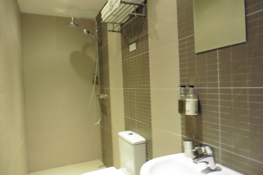 Brighton Inn Boutique Guest Accommodation Luxury Suite, Ensuite 9