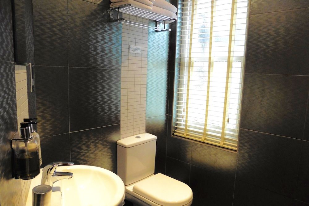 Brighton Inn Boutique Guest Accommodation Double Room, Ensuite (Small) 12