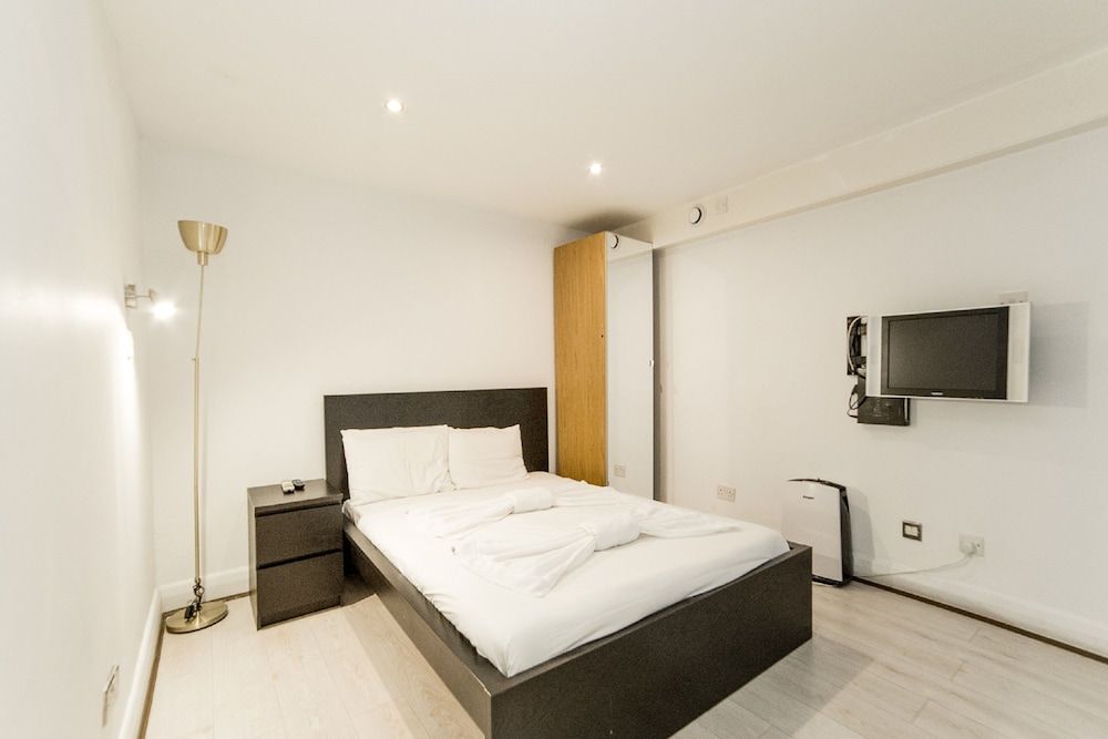 Imperial Court Studios Standard Studio, Kitchen 3