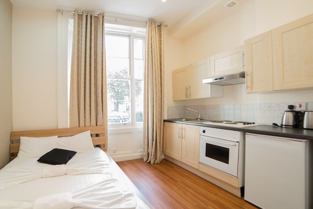 Imperial Court Studios Standard Studio, Kitchen 4