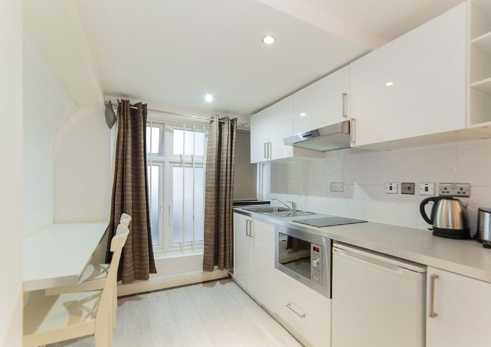 Imperial Court Studios Standard Studio, Kitchen 12