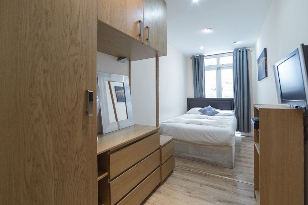 Imperial Court Studios Standard Studio, Kitchen 13