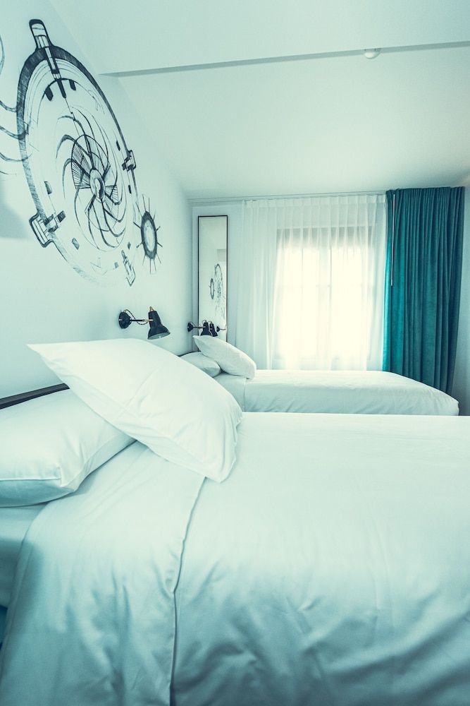 Hotel Bernina Geneva Deluxe Twin Room 6