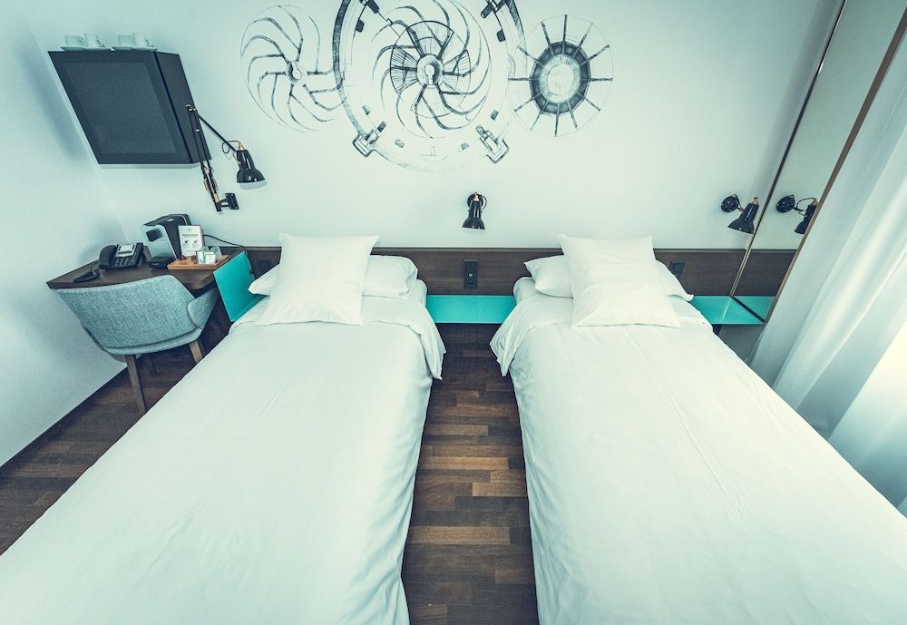 Hotel Bernina Geneva Deluxe Twin Room 4