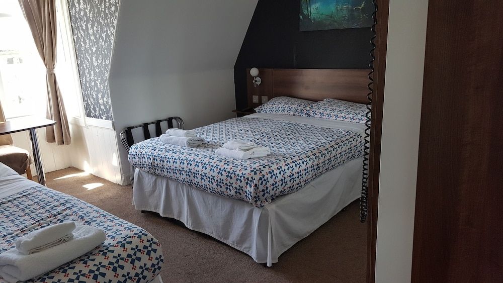 Blossom Guest House Comfort Double or Twin Room with 1 Double Bed and 1 Single Bed 3