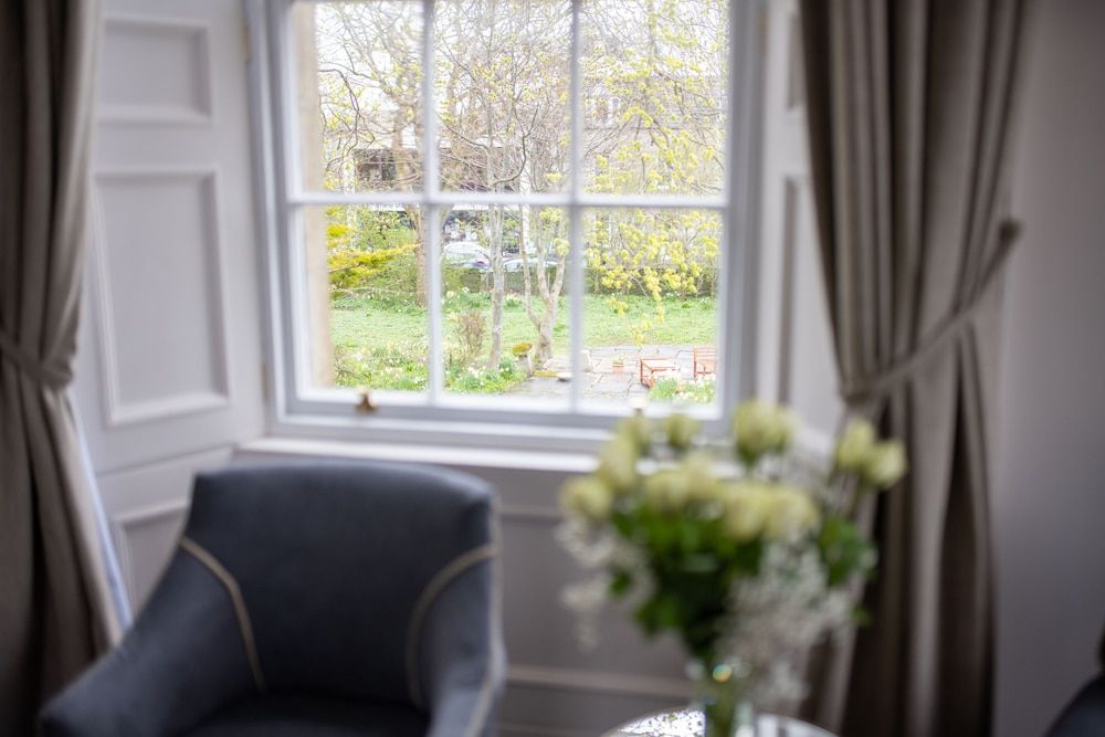 Pentland Executive Double or Twin Room (Garden Wing) 7