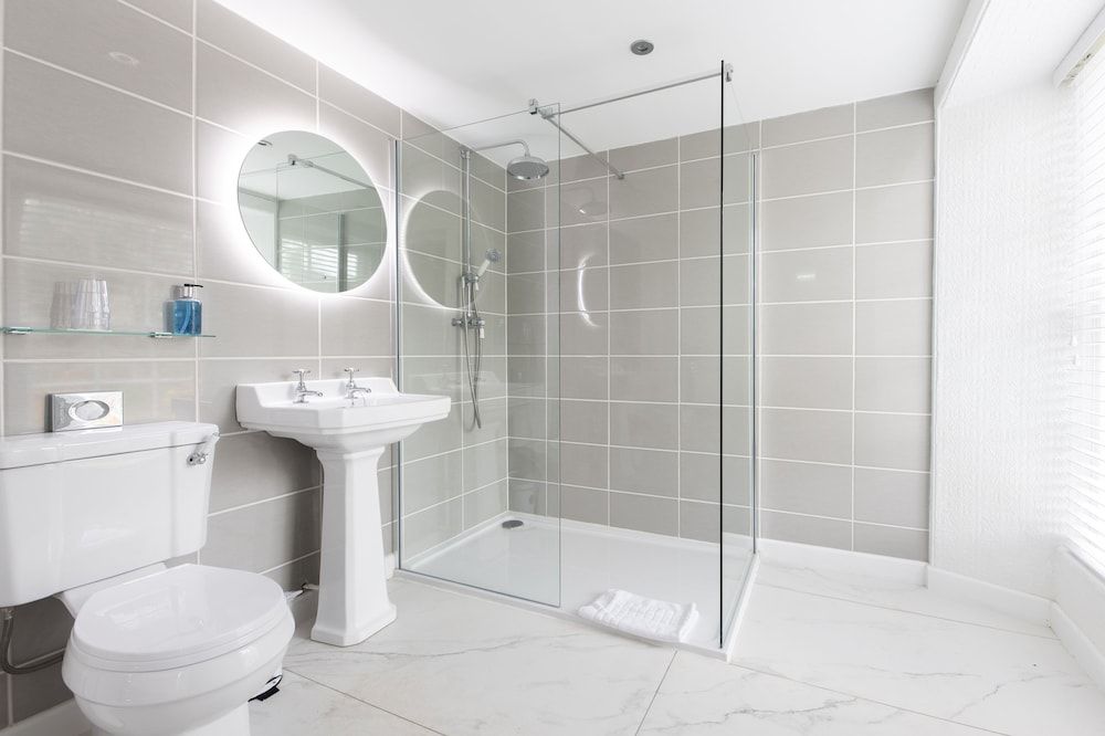 Pentland Executive Double or Twin Room (Garden Wing) 5