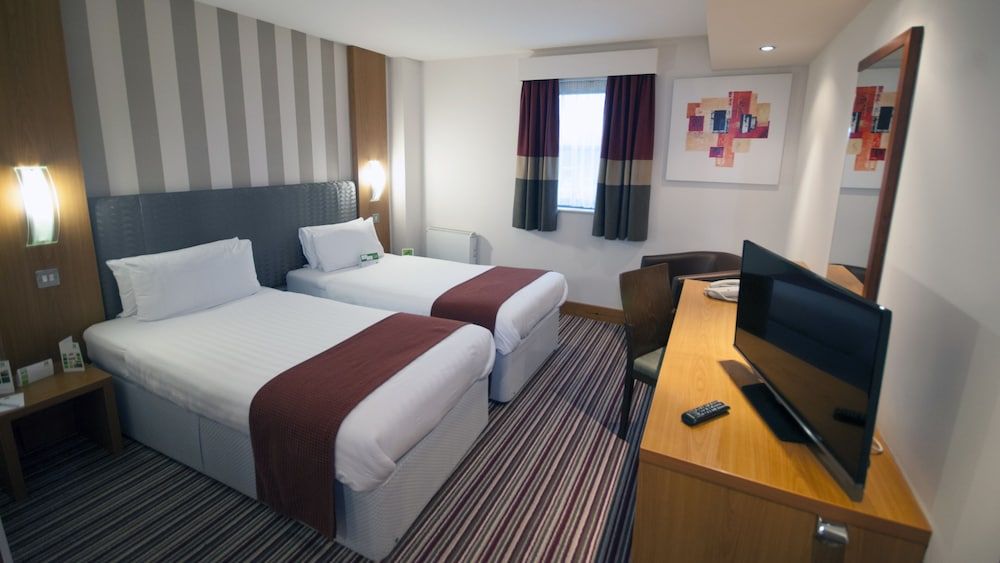 undefined Holiday Inn Manchester-Central Park by IHG 5