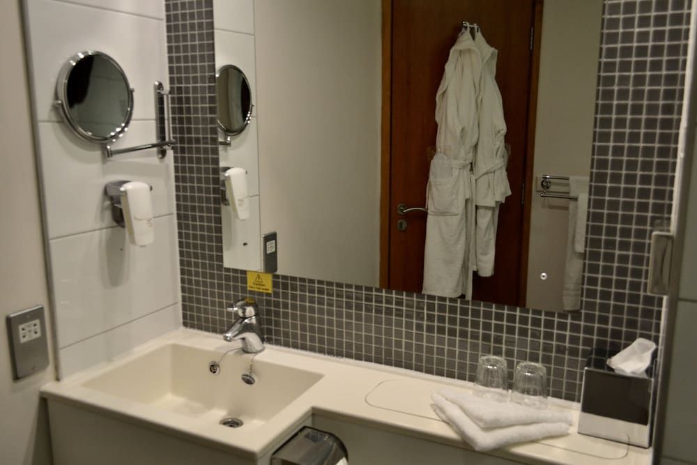 Holiday Inn Manchester-Central Park by IHG Premium Room, 1 Double Bed 9