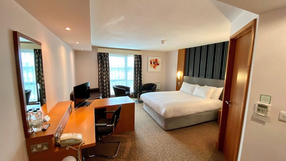 Holiday Inn Manchester-Central Park by IHG Premium Room, 1 Double Bed 7