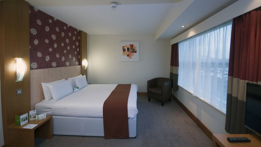 Holiday Inn Manchester-Central Park by IHG Premium Room, 1 Double Bed 4