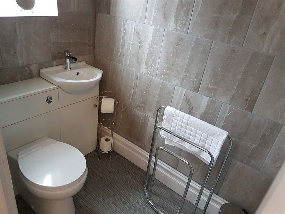 The Craigside Comfort Suite, Ensuite 6