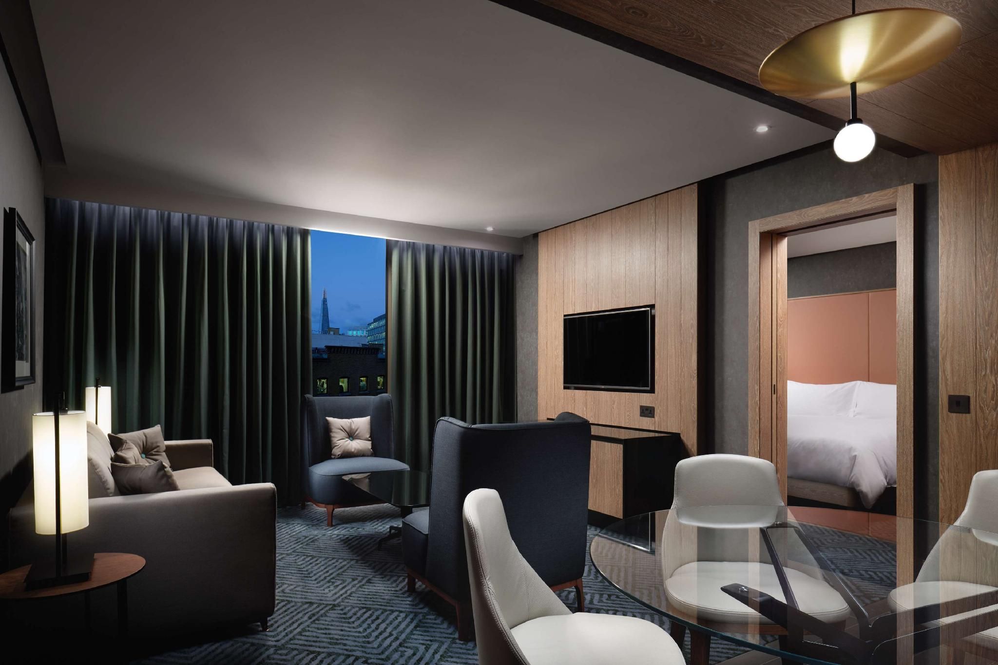 Hilton London Bankside King Deluxe One Bedroom Suite Lounge Access 3
