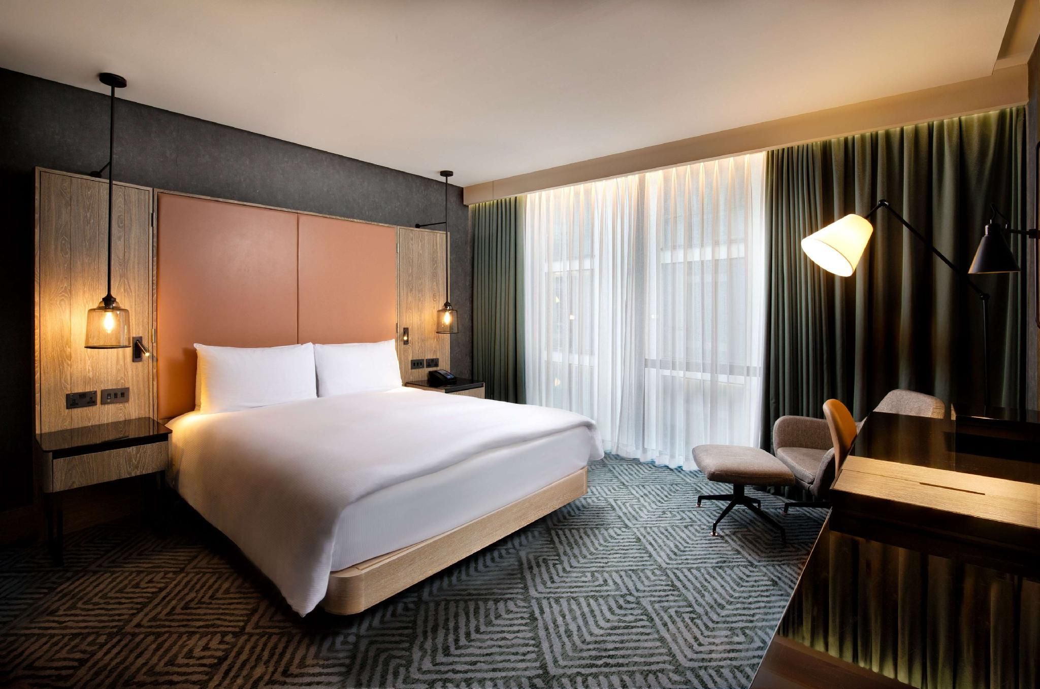 KING DELUXE ACCESSIBLE GUEST ROOM