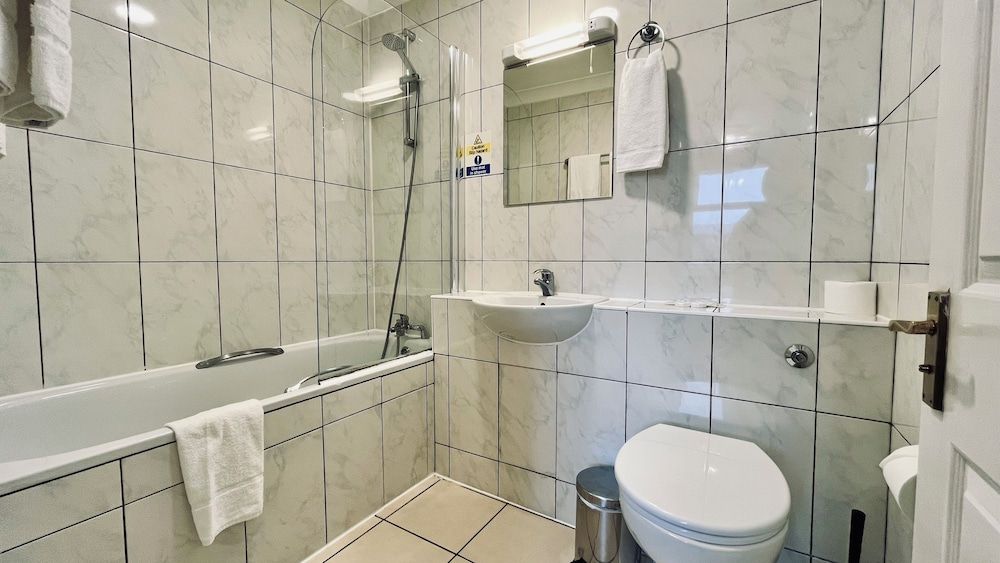 West Cromwell Hotel Double Room 6