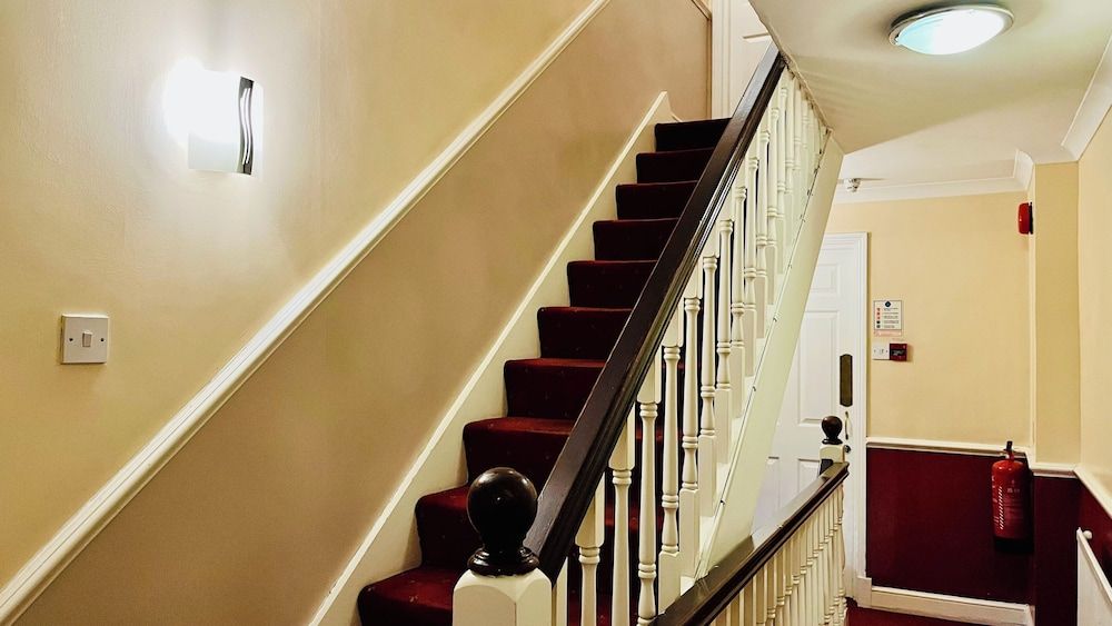 undefined West Cromwell Hotel 9