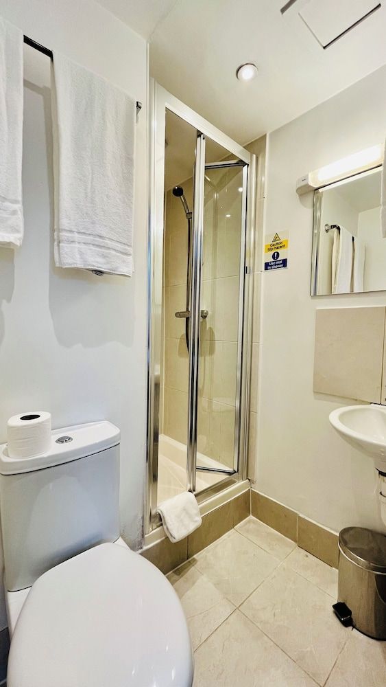 West Cromwell Hotel Double Room 5