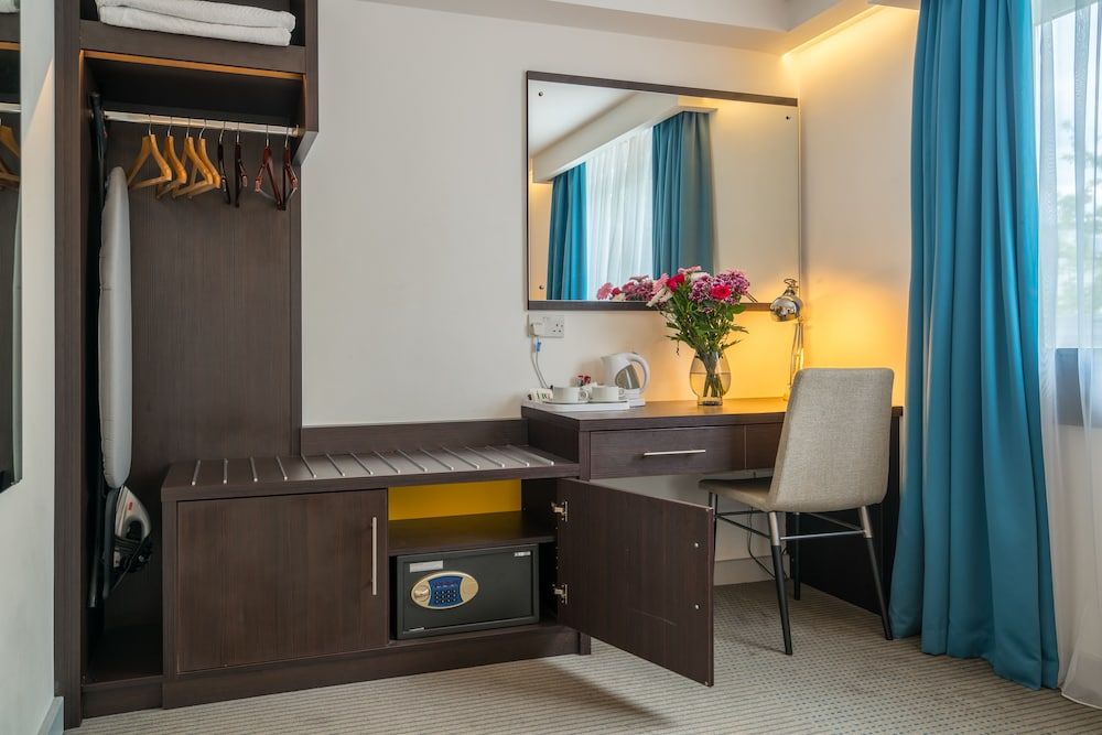 Pelican London Hotel and Residence Double Room (Cosy) 4