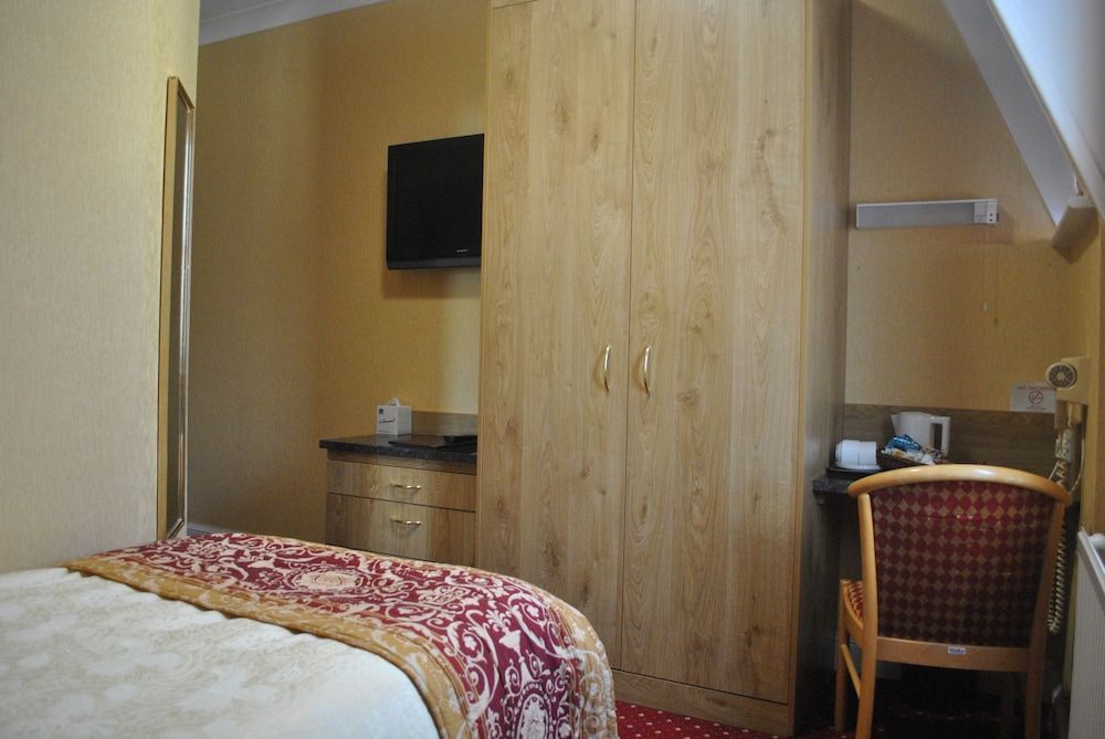 Shap Wells Hotel Basic Single Room 4