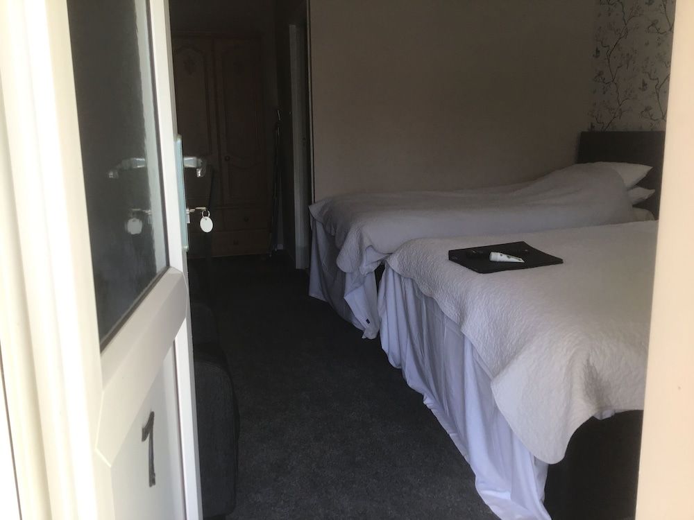 Family Twin Room (Room 7 - Room Only)