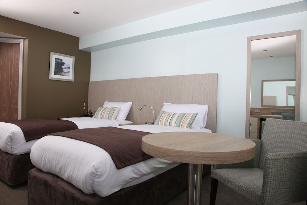 County Arms Twin Room