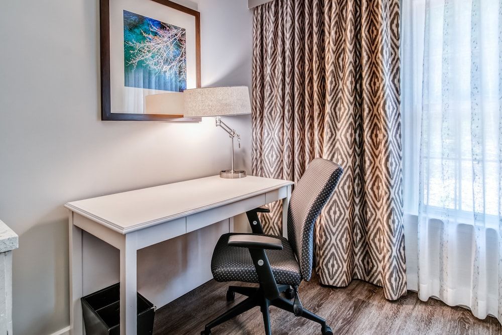 Hotel Indigo Atlanta - Vinings by IHG Suite, 1 King Bed 12