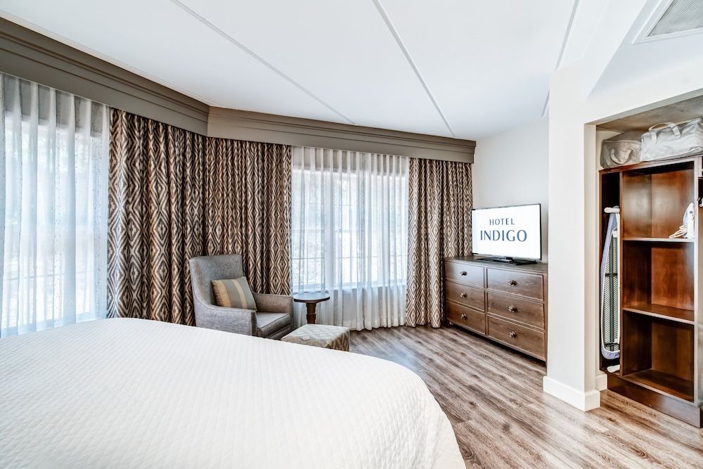 Hotel Indigo Atlanta - Vinings by IHG Suite, 1 King Bed 4