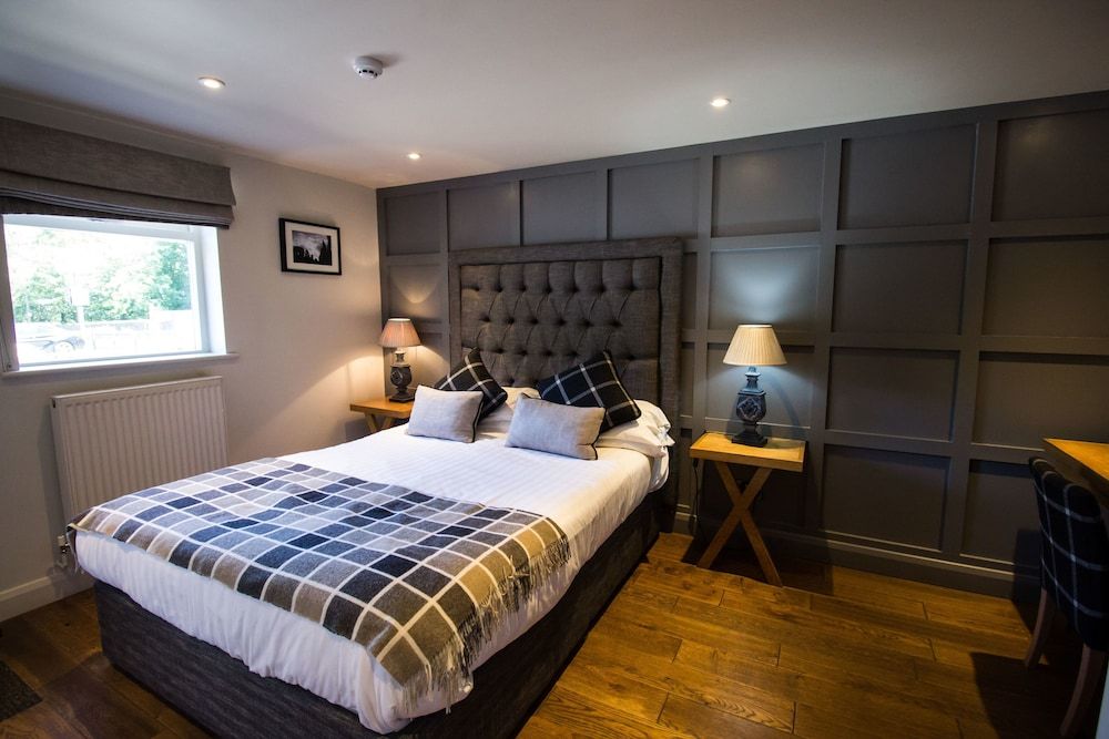 The Fenwick Steak & Seafood Pub Superior Room, 1 King Bed 2