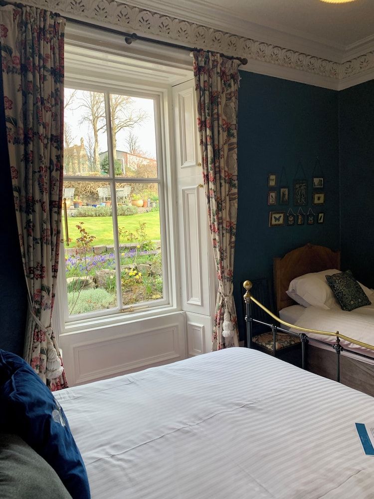 Leven House Triple Room, Ensuite (Family) 6