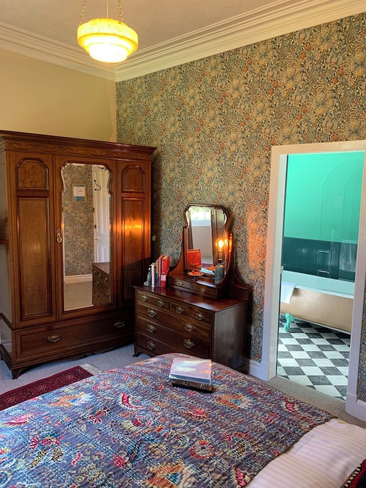 Leven House Superior Double Room 6