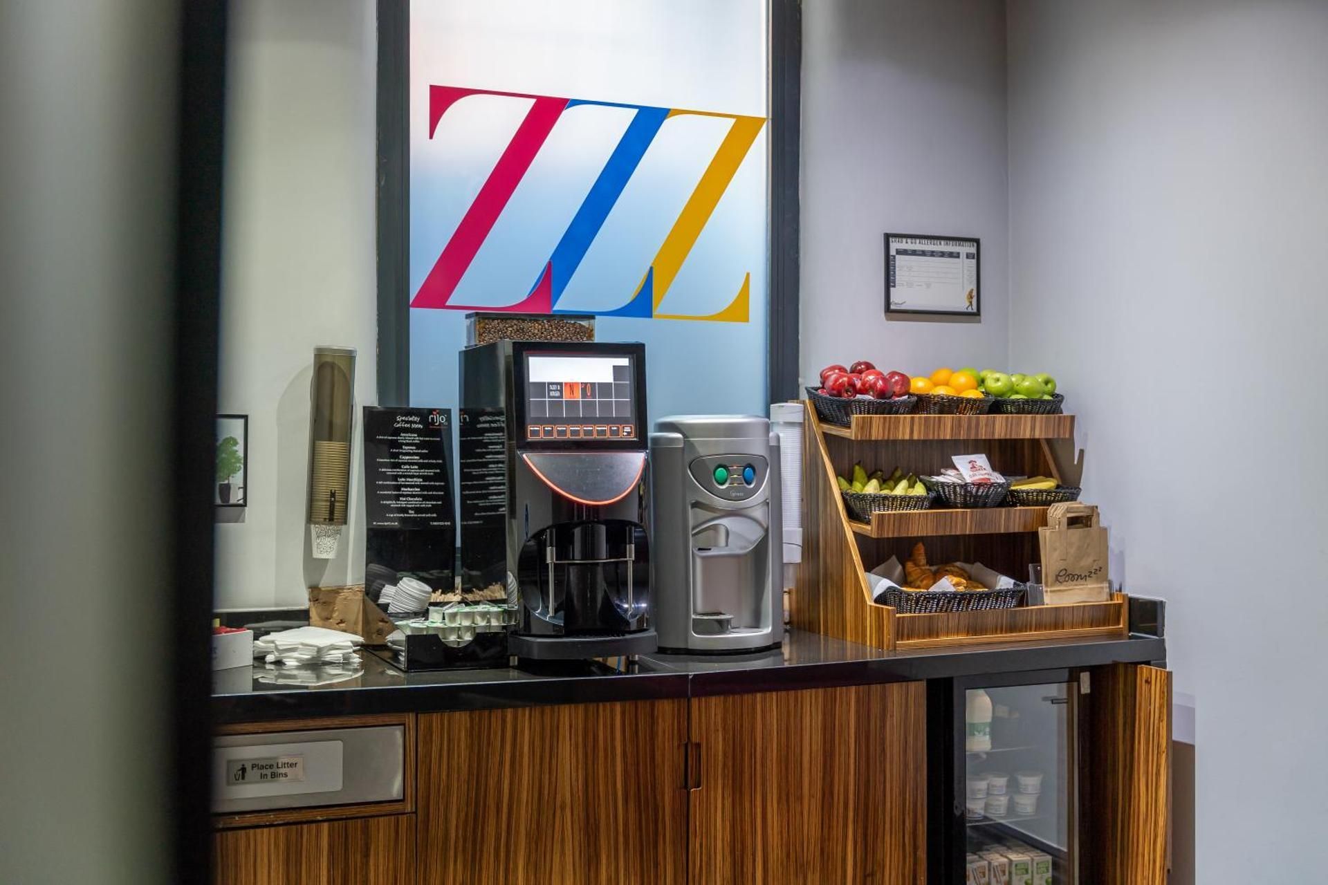 undefined Aparthotel Roomzzz Manchester City 9