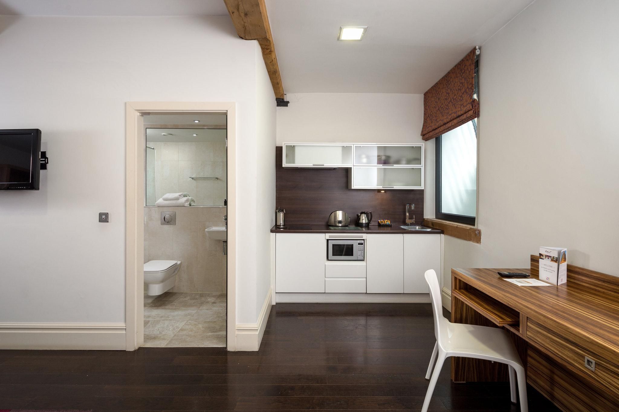 amenity (guest room)