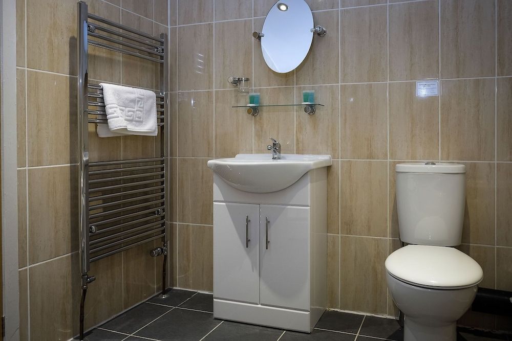 The R Inn Hotel Quadruple Room, Ensuite 3