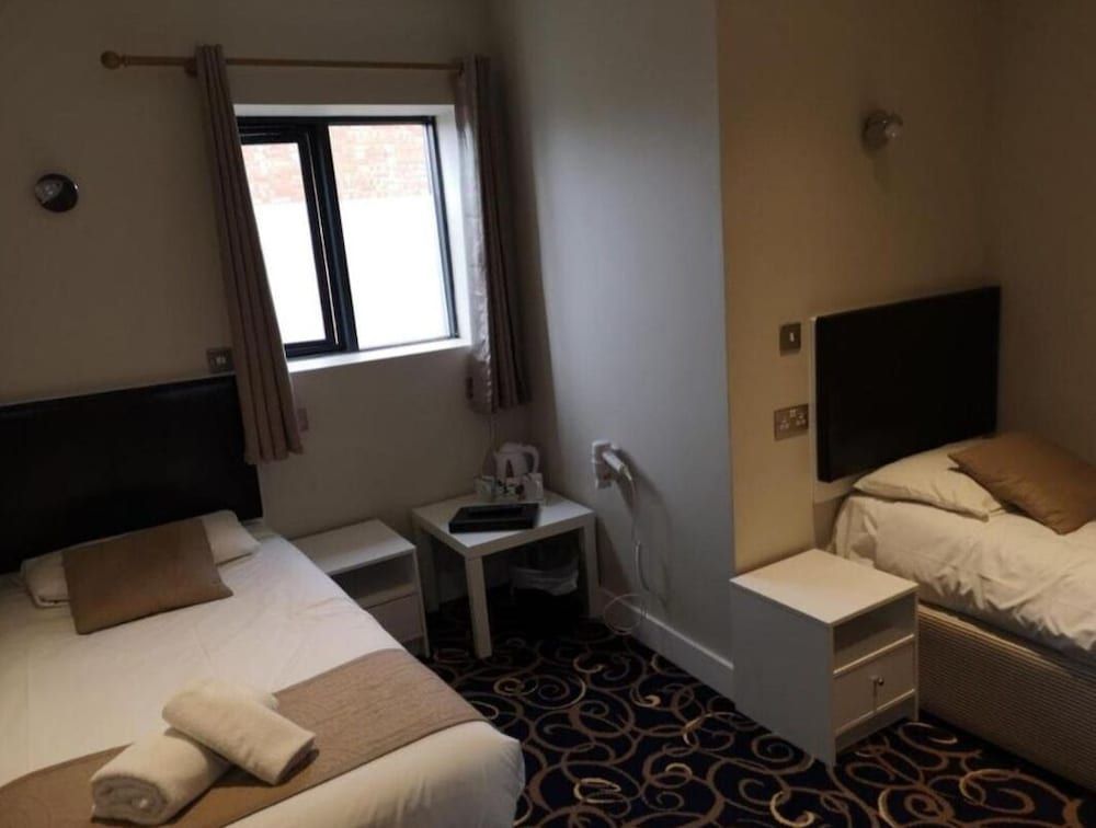 The R Inn Hotel Twin Room, Ensuite