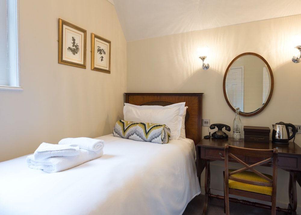 Burley Manor Classic Single Room 5