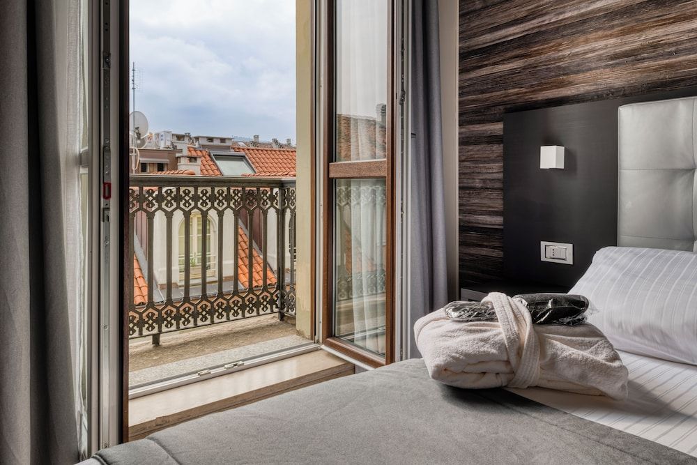 Concord Hotel Deluxe Triple Room 6