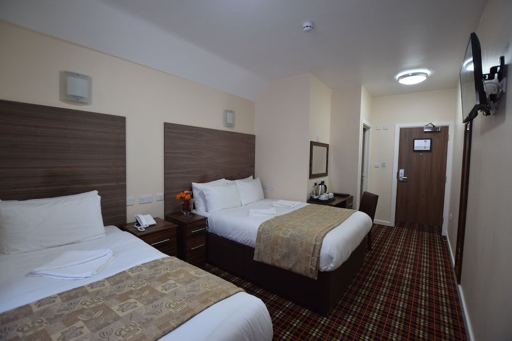 Lucky 8 Hotel Superior Quadruple Room