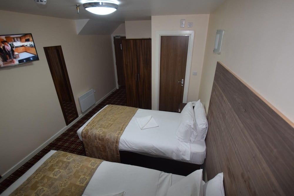 Lucky 8 Hotel Superior Quadruple Room 4