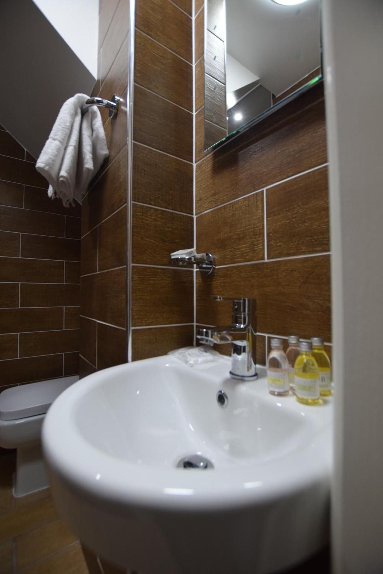 Lucky 8 Hotel Superior Twin Room 11