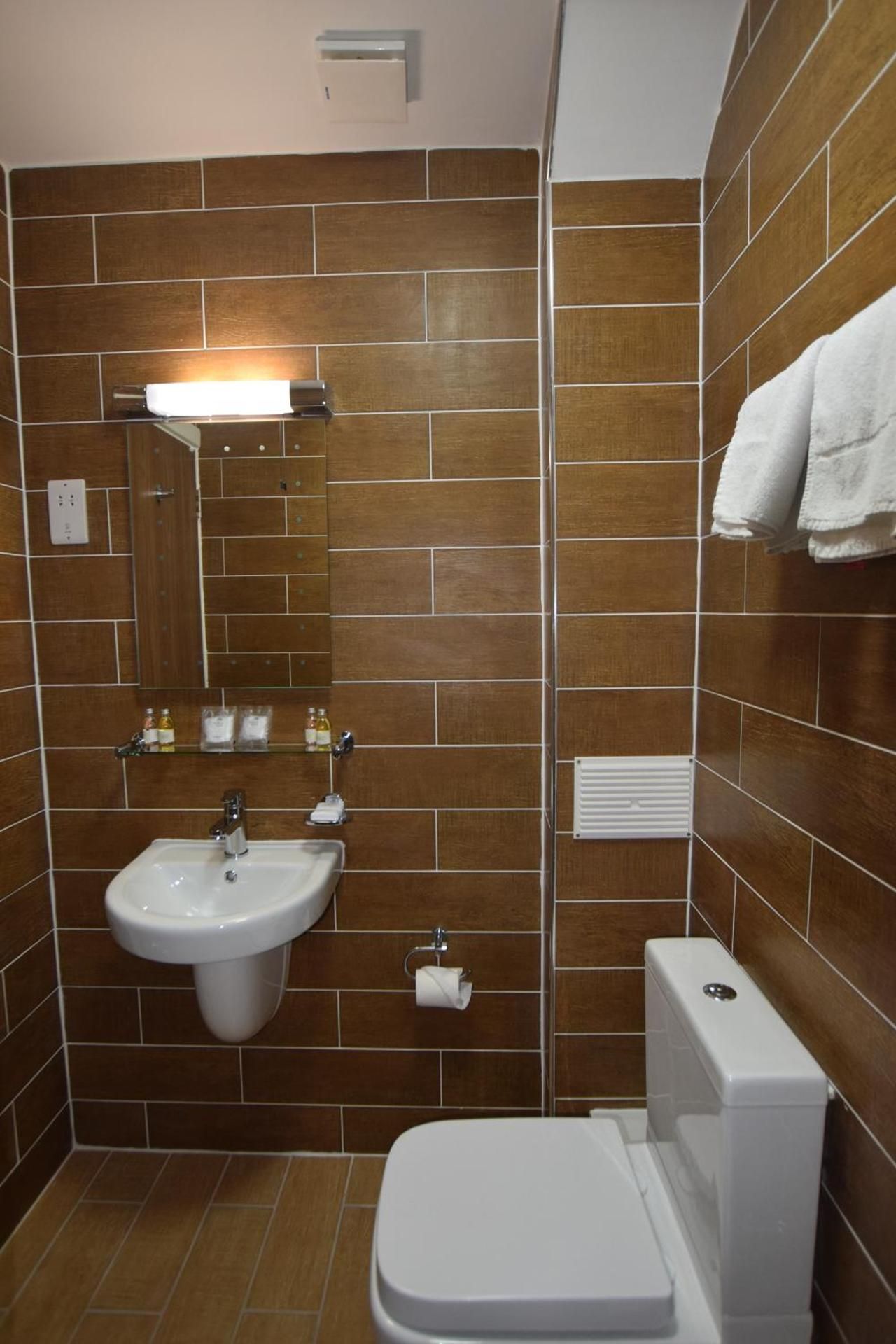 Lucky 8 Hotel Superior Quadruple Room 8