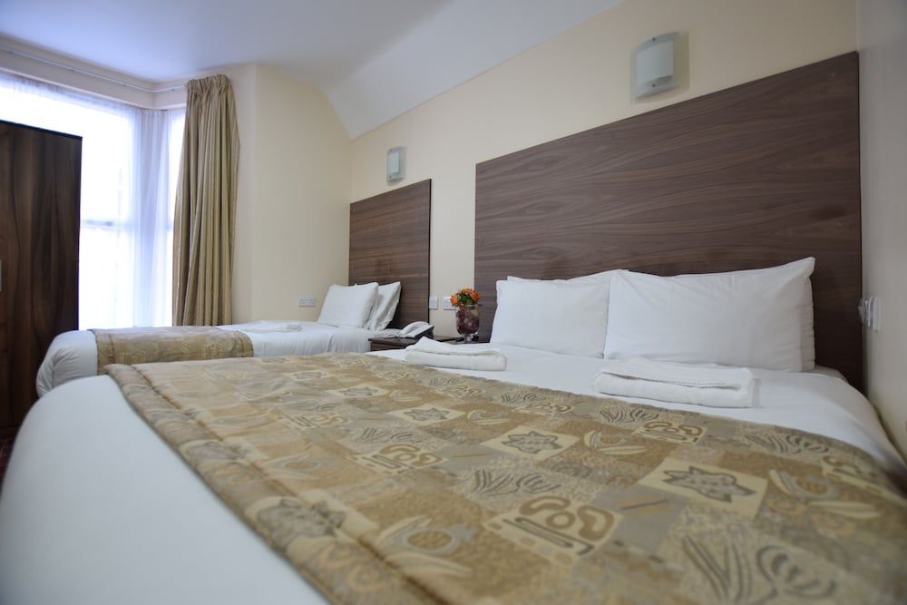 Lucky 8 Hotel Superior Twin Room 3