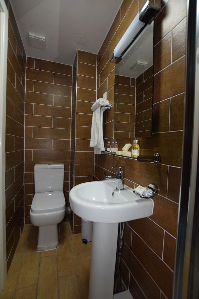 Lucky 8 Hotel Superior Single Room 4