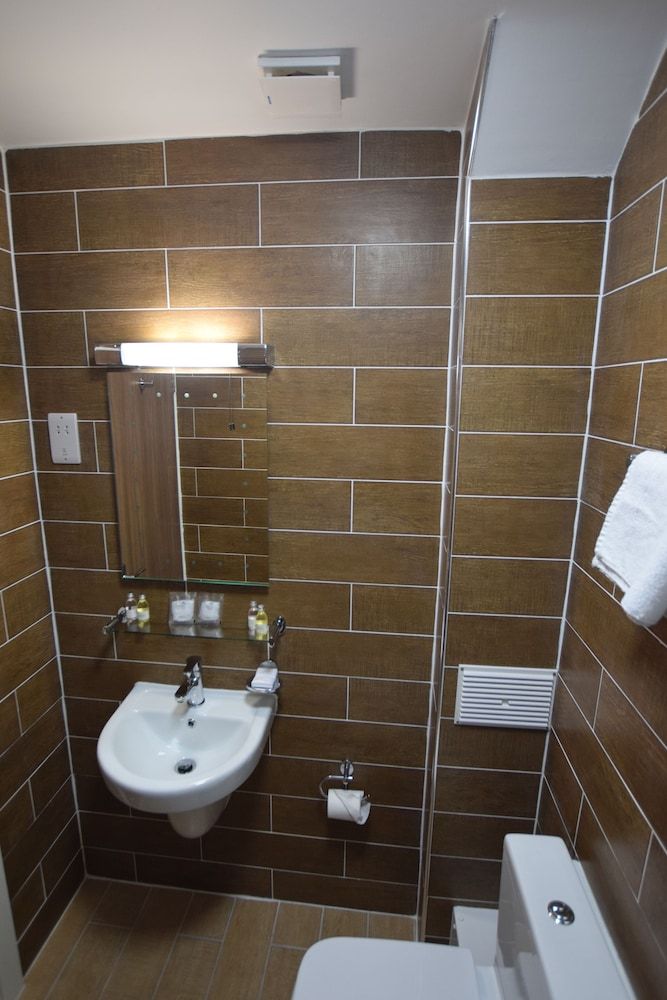 Lucky 8 Hotel Superior Twin Room 9