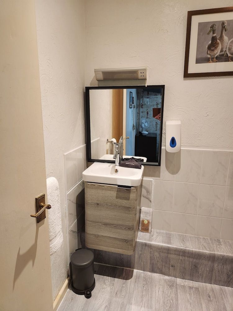 Newholme Hotel Standard Double Room 4