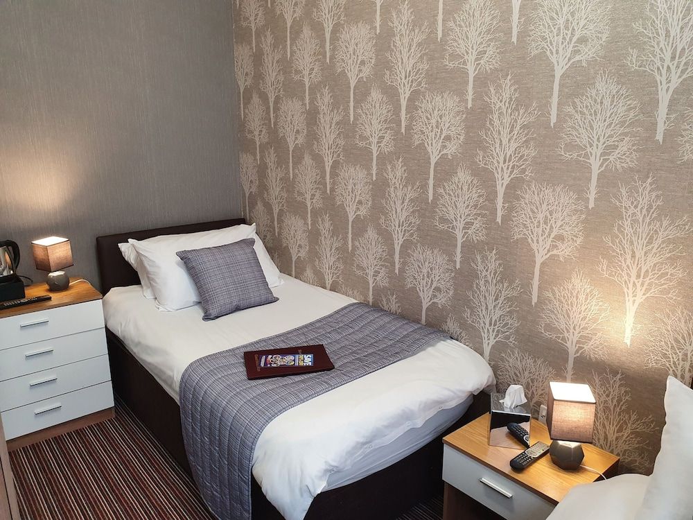 Newholme Hotel Standard Twin Room 3