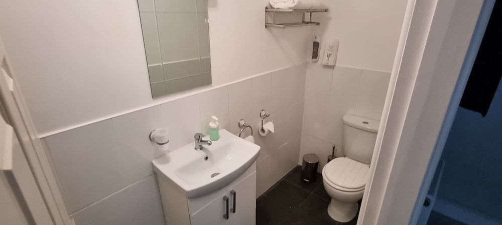 Newholme Hotel Standard Twin Room 5