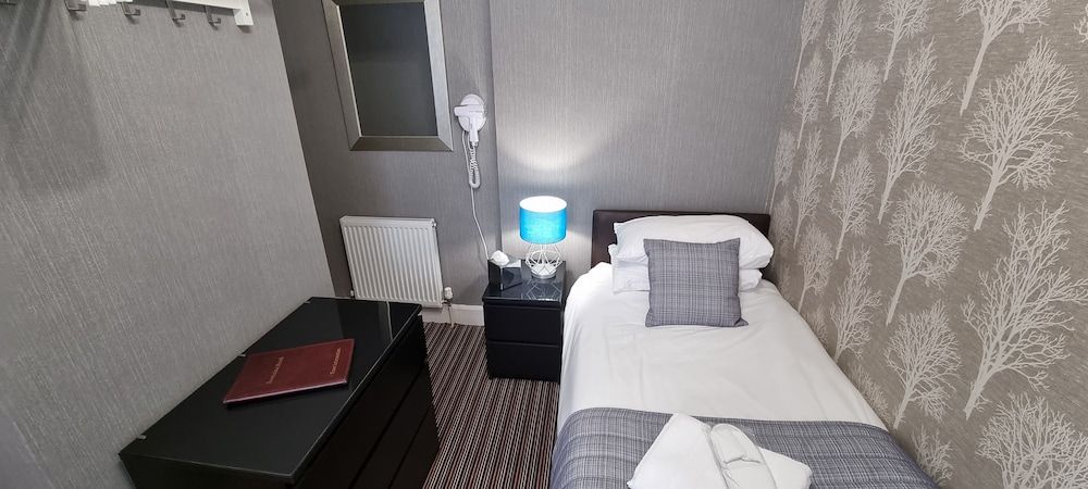 Newholme Hotel Standard Twin Room 4