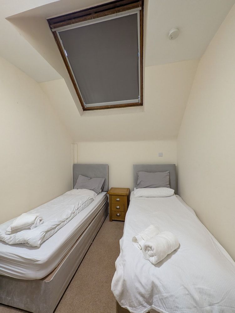 Economy Twin Room, Shared Bathroom